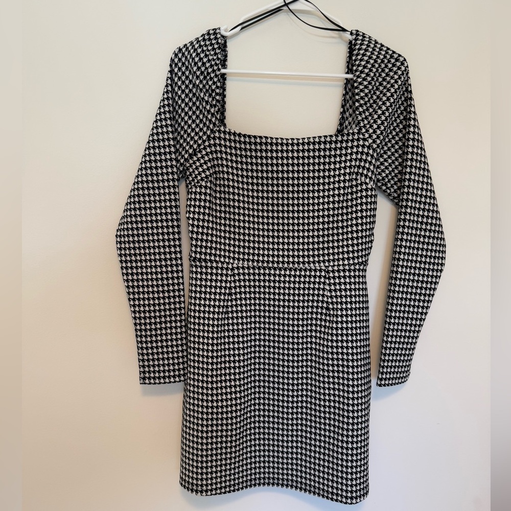 *NWT* Francesca’s Houndstooth Long Sleeve Mini Dress